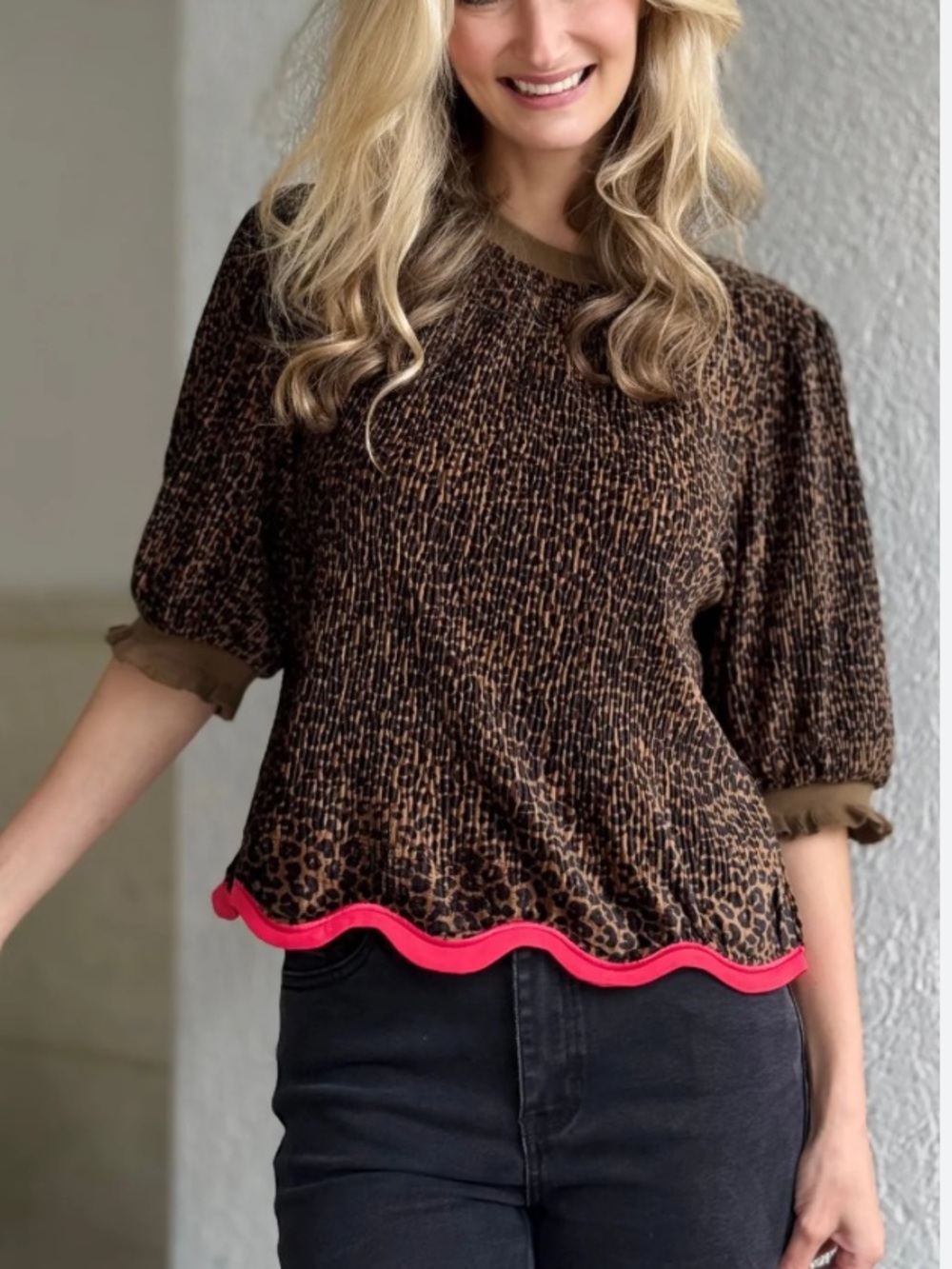 Voy Velvet Wavy Scallop-Hem Leopard Print Women's Crop Top
